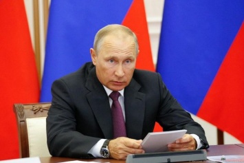 Путин заявил о постепенном отступлении пандемии в России
