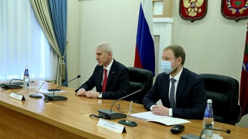 Министр спорта РФ Олег Матыцин и губернатор Виктор Томенко подписали соглашение