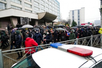 В протоколах полиция оценила число участников субботнего митинга в 350 человек
