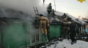 В Барнауле при пожаре погиб пожилой мужчина и пострадала женщина