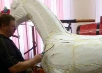 В музее МЧС появится лошадь из пенопласта
