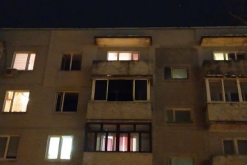 Очевидцы: на Громовой загорелась квартира, хозяйка успела из нее выбежать (фото)