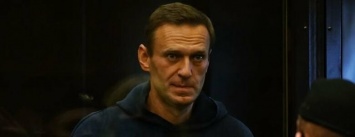 Алексея Навального приговорили к 3,5 годам реального лишения свободы
