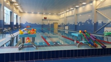 В бассейне сургутской школы чуть не утонул мальчик