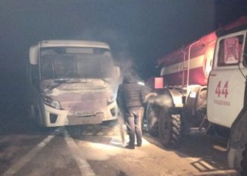 Амурские спасатели помогли замерзающему на трассе водителю ПАЗа