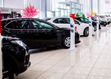 Продажи машин в России в новом году ушли в минус