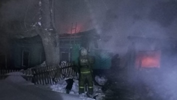 Два человека погибли на пожаре в алтайском селе