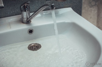 Эксперт предупредил россиян о риске онкологии из-за питья воды из-под крана