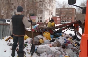 Одному из районов Бийска грозит мусорный коллапс из-за заблокированных снегом дорог