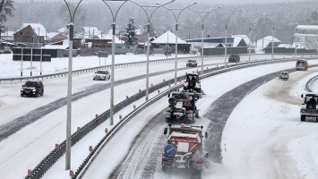 Дорожники Северо-Восточного ДСУ за день расчищают около 500 километров дорог