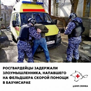 Молодой крымчанин разбил окно в машине скорой помощи и напал на фельдшера