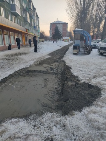 «Не представляется возможным»: в мэрии Барнаула ответили на призывы горожан быстрее убирать снег
