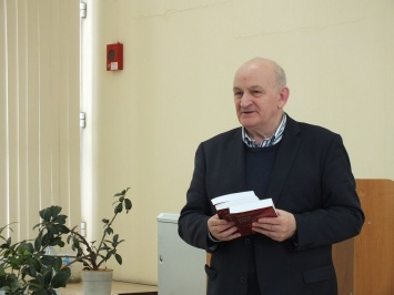 Ушел из жизни алтайский ученый и один из разработчиков Конституции РФ Валерий Невинский