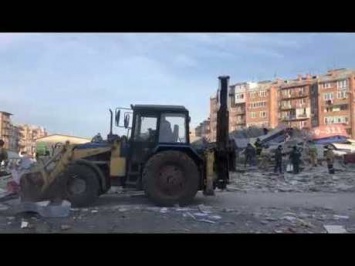 Очевидцы опубликовали кадры взрыва трехэтажного магазина во Владикавказе