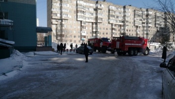 Пожар произошел в 15-этажном доме в Барнауле. Спасли 11 человек