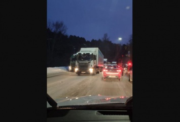 Кемеровские полицейские прокомментировали утренний затор из грузовиков