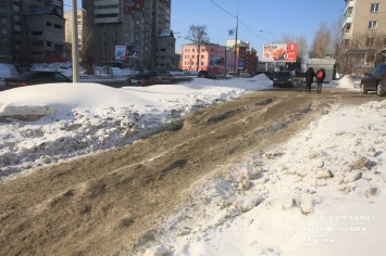 Барнаульцы вновь завалили Сеть жалобами на «скованные» снегом и льдом улицы