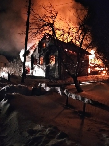 В Карелии в страшном пожаре сгорел дом