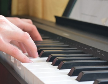 Новыми пианино оснастят детские школы искусств Ульяновской области