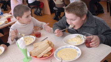 В Алтайском крае школьники выбирают, чем их должны кормить в столовых