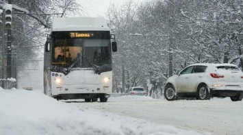 Из-за снегопада на некоторых маршрутах Симферополя недосчитались автобусов