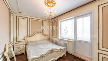 В Барнауле продают квартиру с кристаллами Сваровски в имперском стиле