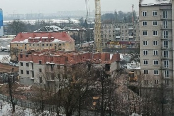 В Калининграде через год после возобновления стройки стали сносить секции «проблемного» дома на Гагарина