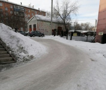 Опасная дорога в центре города возмутила беловчан