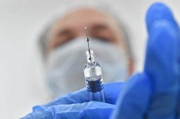 Прививку от коронавируса сделали почти 10 тысяч ульяновцев