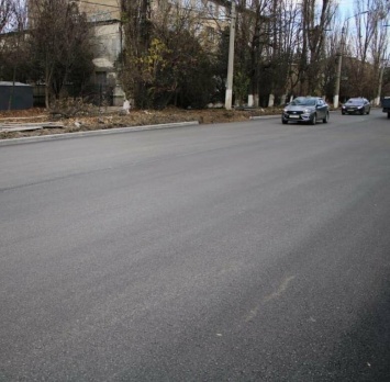 "А в чем прикол?": почему на улице Кечкеметской срезают недавно уложенный асфальт, - ФОТО, ВИДЕО