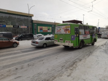 Авария заблокировала проезд на проспекте в Кемерове