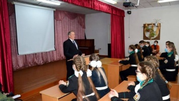 Депутат Госдумы Иван Лоор рассказал школьникам о выборе профессии