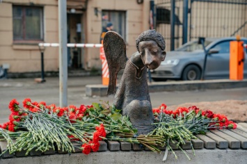 Мемориал в память об умерших от COVID-19 медиках появился в Санкт-Петербурге