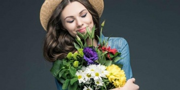 6 марта в больницах Симферополя и аэропорту женщинам будут вручать цветы