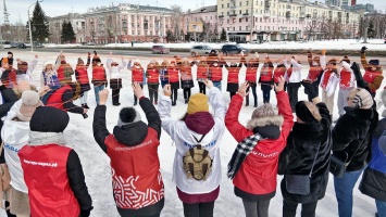 В Барнауле установили «плетеное сердце» в честь медиков и волонтеров