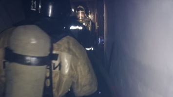 В одной из пятиэтажек Бийска в общем коридоре загорелся шкаф