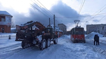Больше недели трамвайщики в Бийске борются с последствиями снегопадов