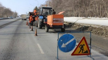 В Барнауле ремонтируют дороги с использованием холодного асфальта