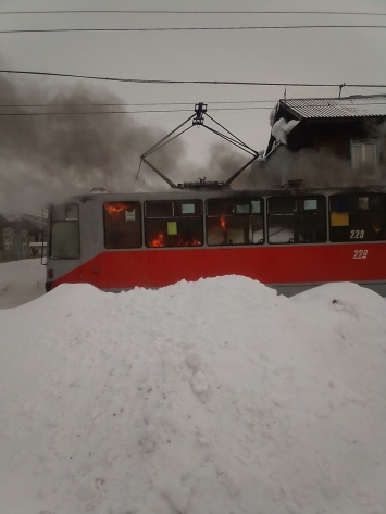 И медные трубы: очередной трамвай в Бийске вышел из строя после «испытания» огнем