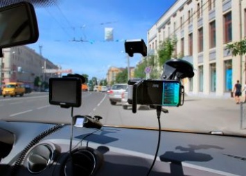 Держатели для телефонов и навигаторы в автомобилях в России попали под запрет