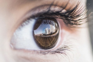 Российский врач рассказала о необычной пользе жвачки для глаз