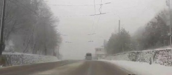 Крым засыпает мартовским снегом, - ФОТО, ВИДЕО