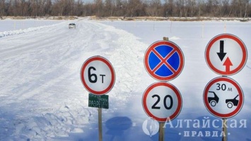 Количество ледовых переправ в Алтайском крае сократилось до четырех