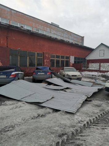 «Налетевший» на Алтайский край весенний шторм привел к аварийным ситуациям и закрытию дорог