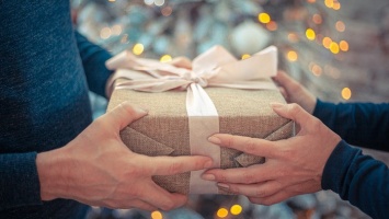 Как упаковать новогодний подарок:12 идей