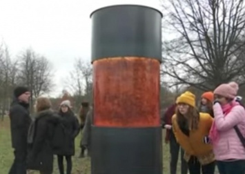 В Германии из праха жертв Холокоста построили памятник