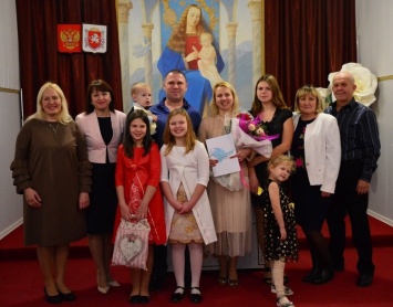 В Ялте поздравили семью Васюковых с хрустальной свадьбой