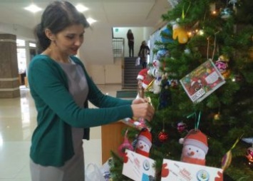 За пять дней акции «Стань Дедом Морозом» разобрали более четверти писем