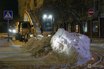 Более 110 машин вышли в Кемерове на уборку снега