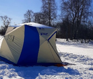 Семья из Петрозаводска почти неделю провела на льду в поисках окуня